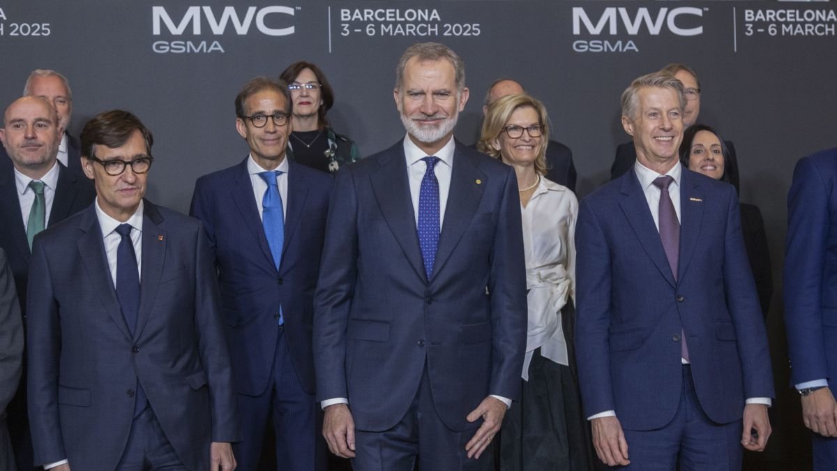 El rey de españa Felipe VI y el presidente de la Generalitat, Salvador Illa.