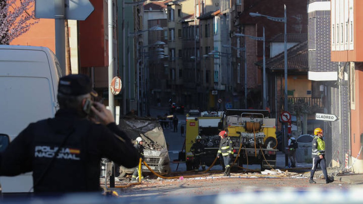 Al menos siete personas han resultado heridas al registrarse una explosión de gas en Mieres.