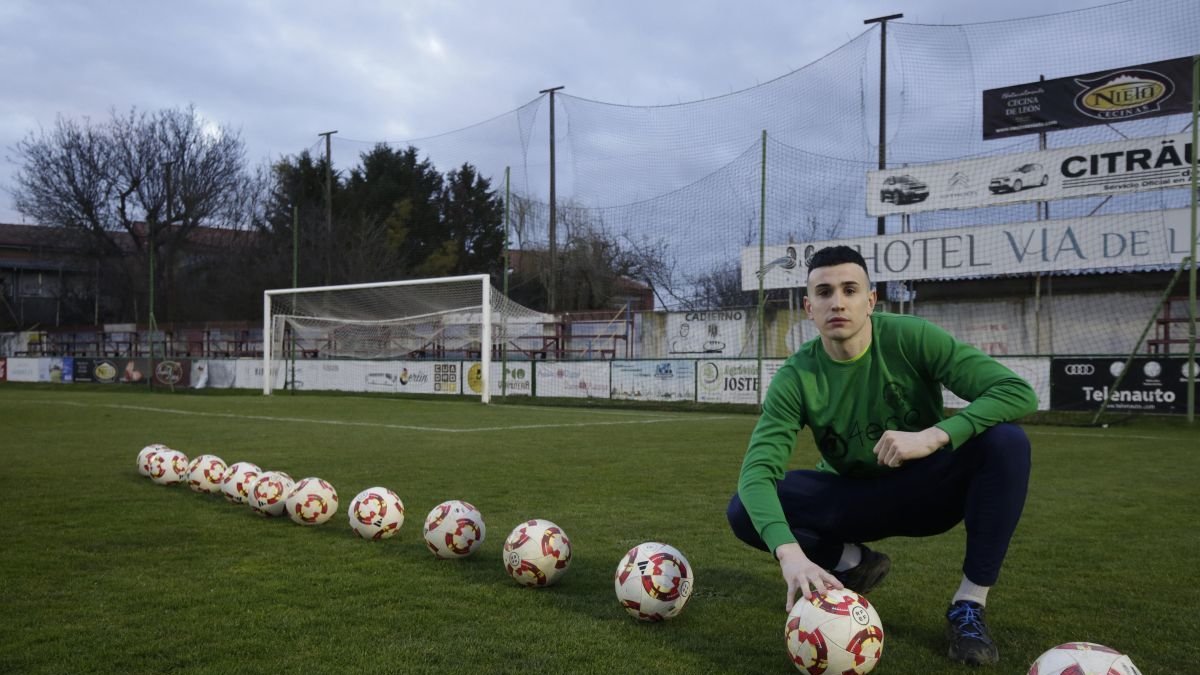 Carlos Mas lleva 12 goles anotados con un Atlético Astorga que va lanzado hacia el ascenso a Segunda Federación.