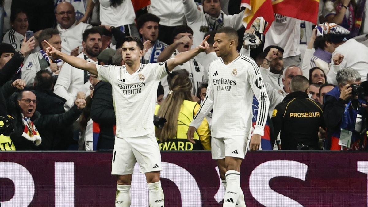 Brahim celebra su gol que le otorgó el triunfo al Real Madrid frente al Atlético de Madrid. A su lado Mbappé.