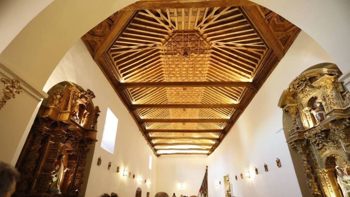 Imagen de archivo del artesonado de Valcabado del Páramo.