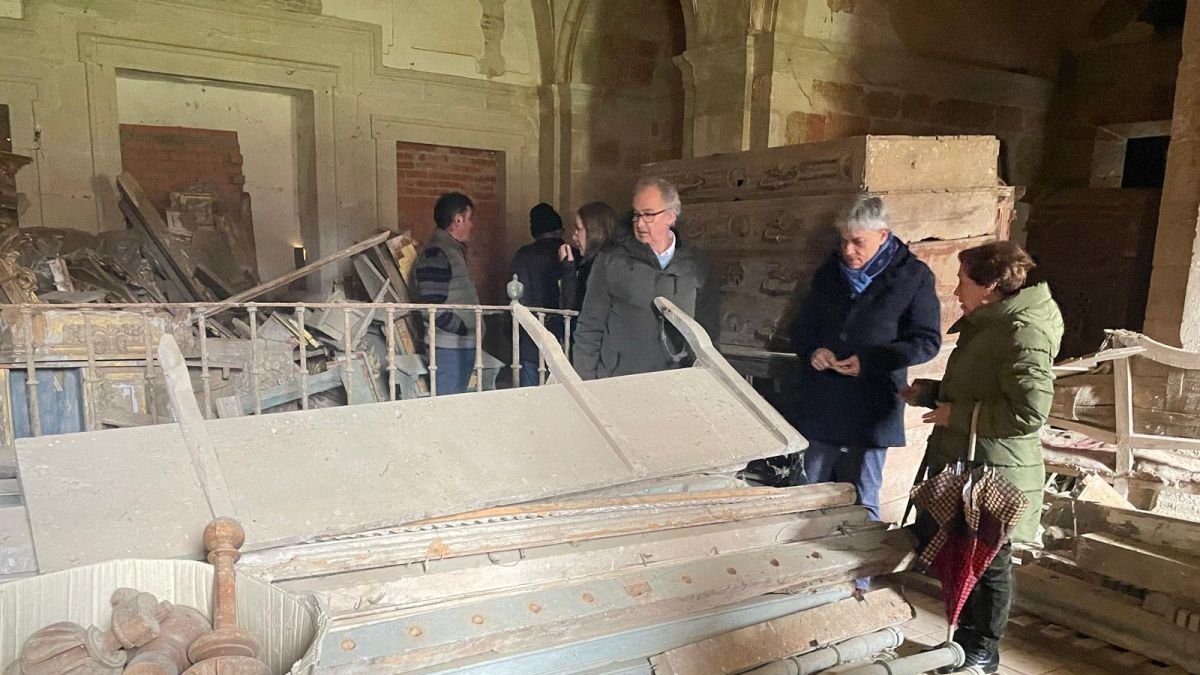 Una imagen que da idea de todos los 'cachivaches' que hay ahora en la sacristía del monasterio de Sandoval.