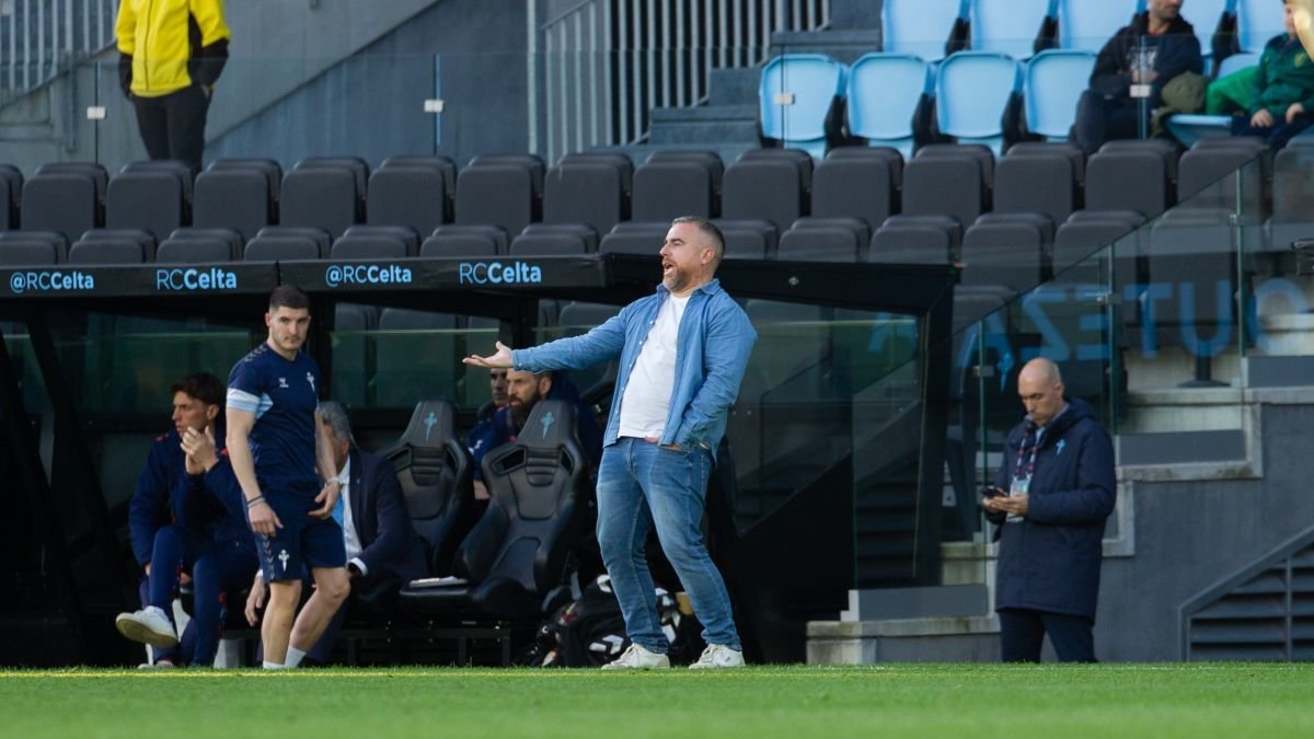 Javi Rey se lamenta de una acción del partido disputado el pasado domingo en Balaídos.