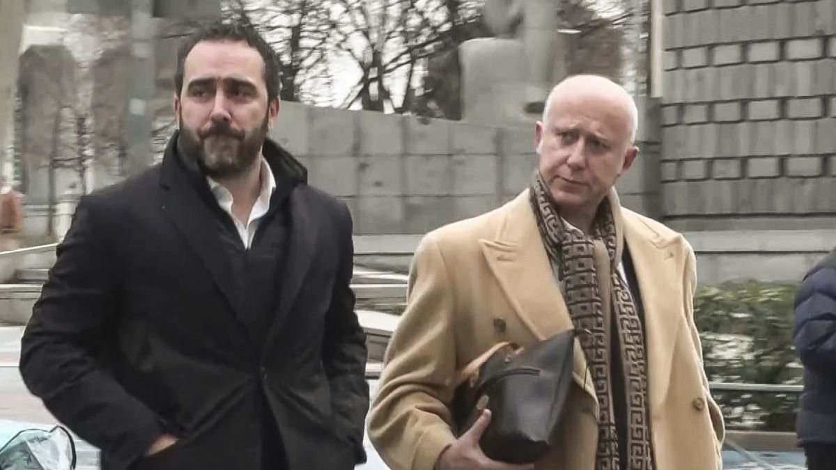 Víctor de Aldama con su abogado.