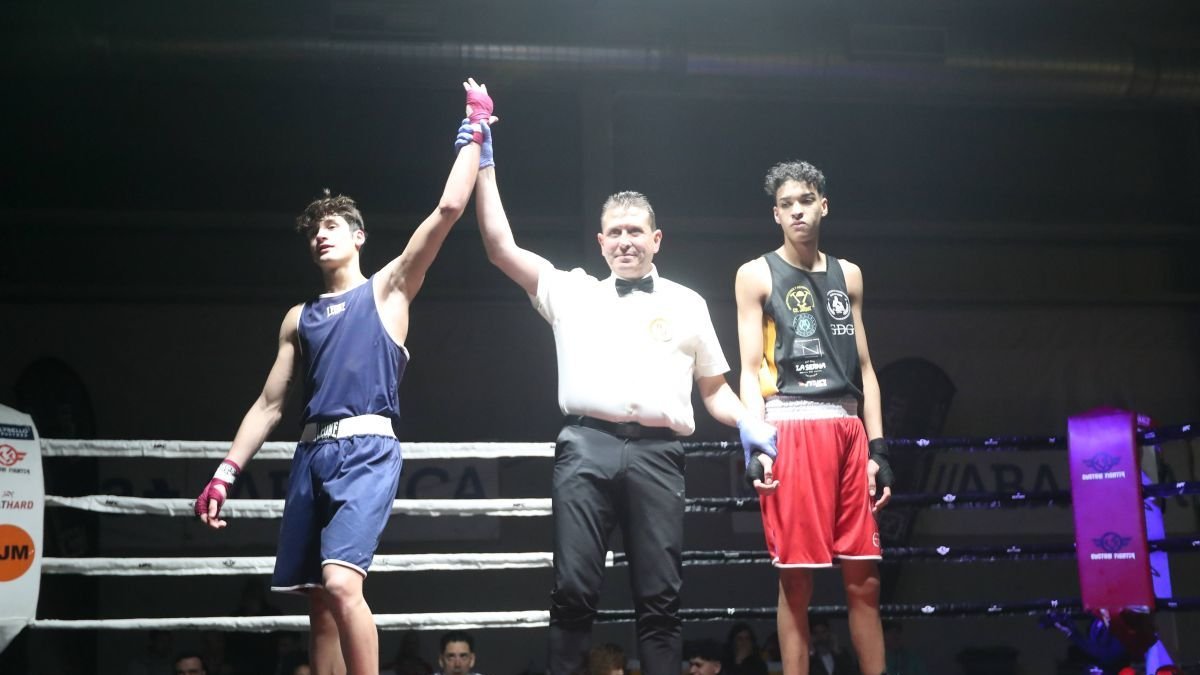 El veredicto de los jueces proclamó a los campeones de los combates.
