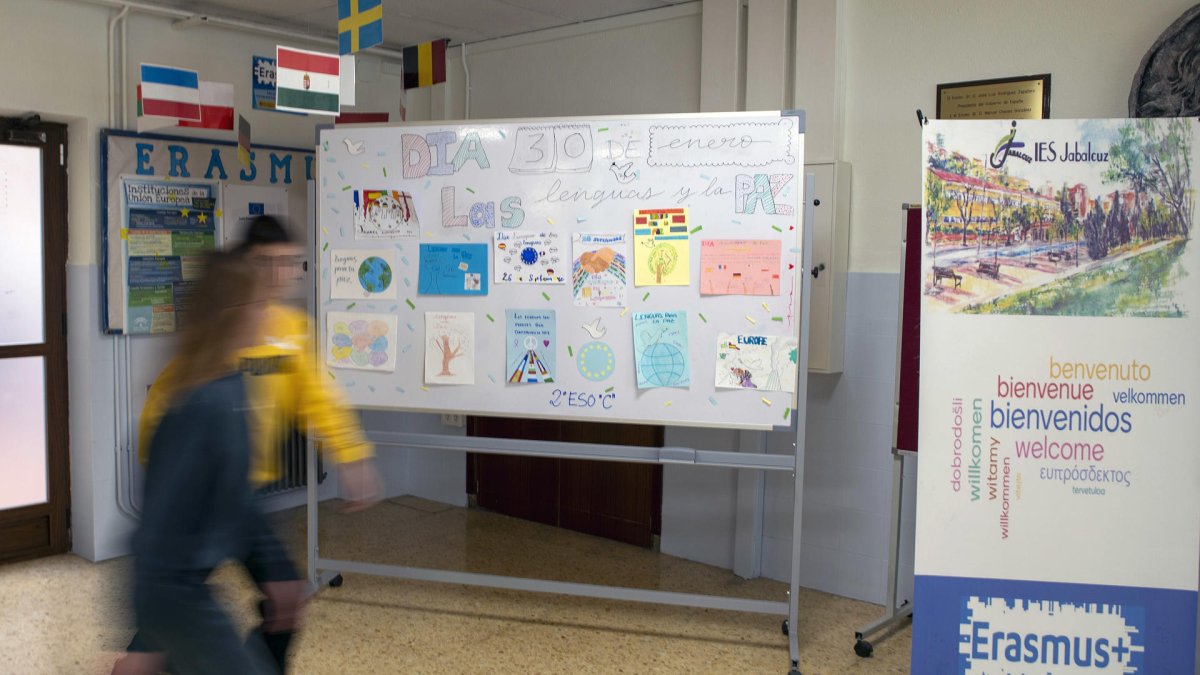 Imagen de archivo de un Instituto de Educación Secundaria de Jaén con un proyecto Erasmus+ de movilidad en educación escolar. EFE/José Manuel Pedrosa