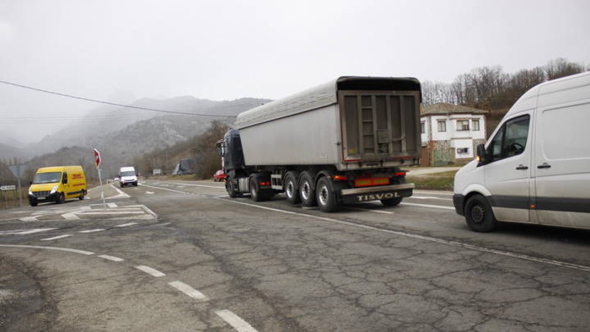 N-621 entre Cistierna y Riaño, que continúa en mal estado