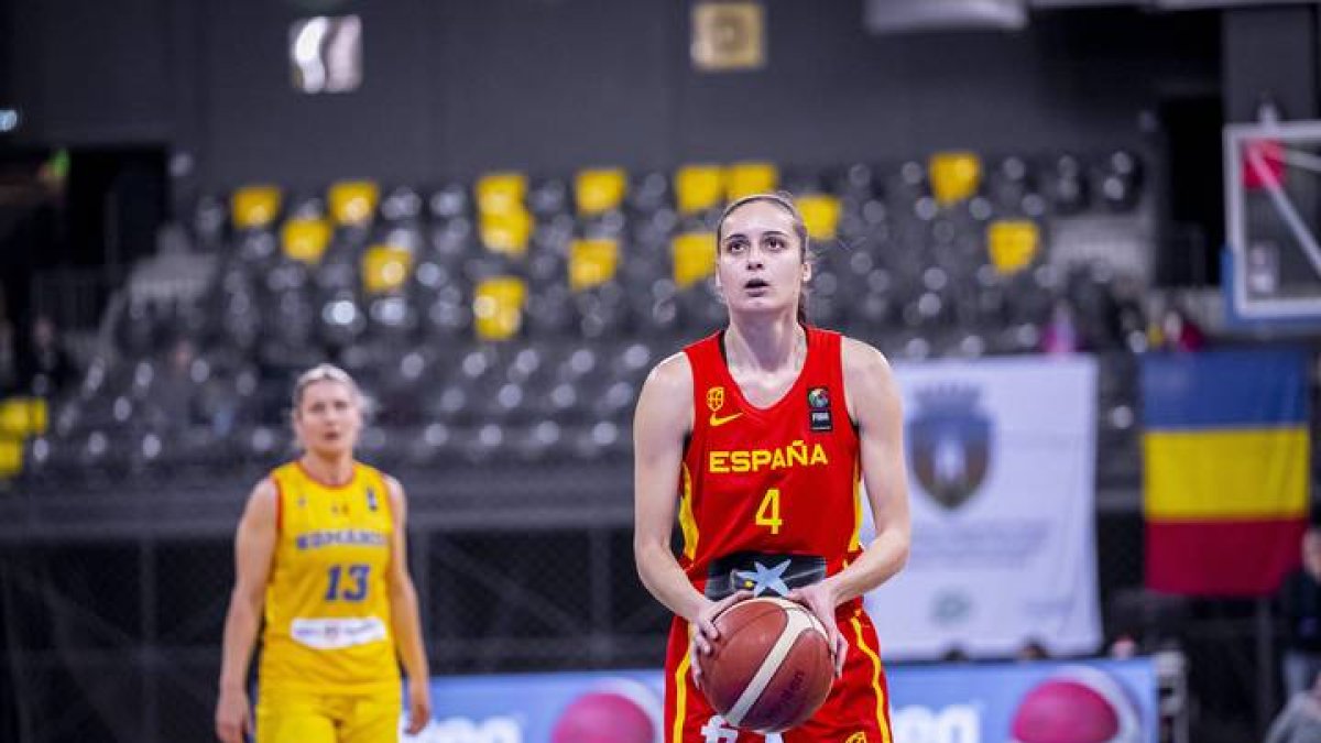 La leonesa Ángela Salvadores presenta la primera edición de su campus.