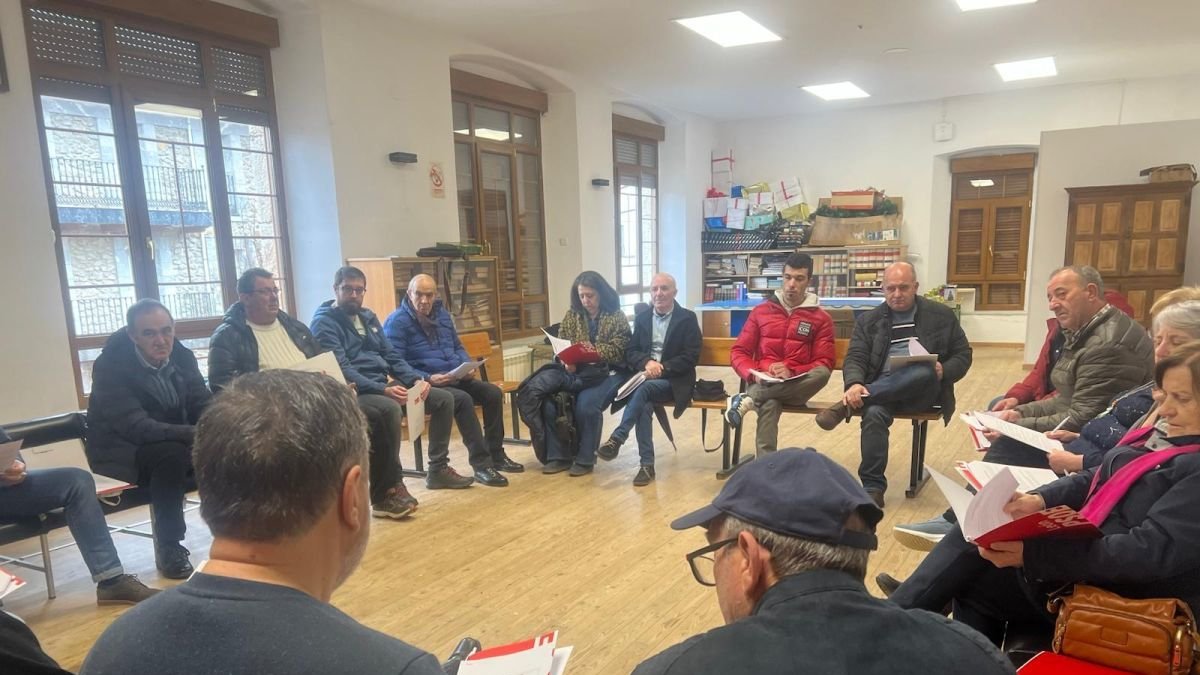 El encuentro se celebró con los responsables de las pedanías de la zona de Cistierna.