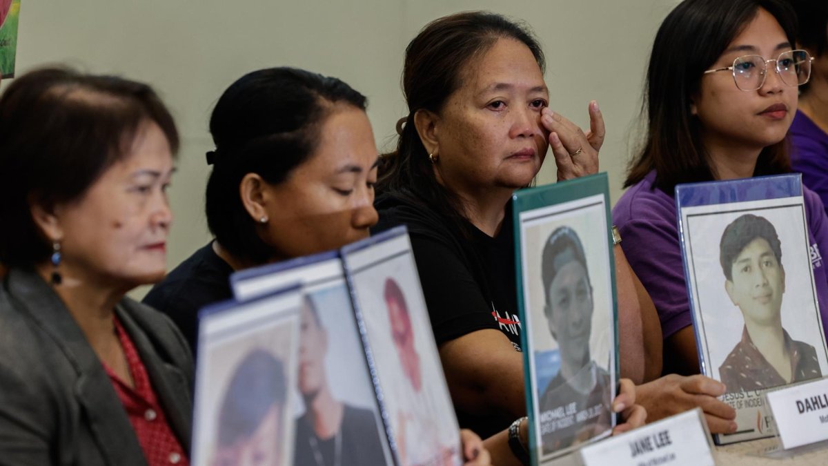 Familiares de víctimas de la guerra contra las drogas en Filipinas durante el mandato del expresidente Rodrigo Duterte 
                      EFE/EPA/ROLEX DELA PENA