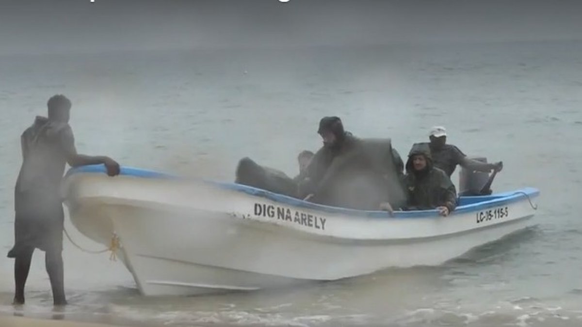 Un momento de la evacuación de los concursantes.