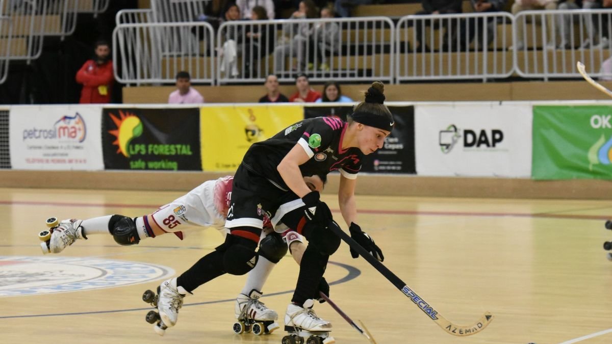 Un momento del último partido del Bembibre Hockey.