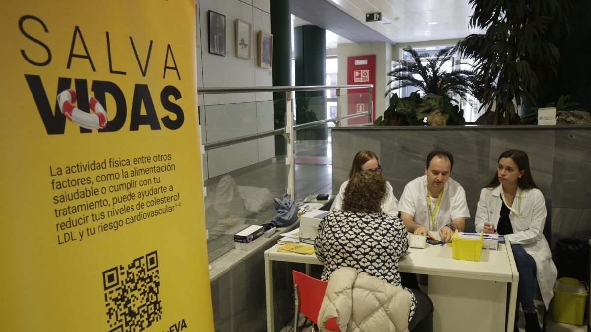 Pruebas del colesterol en el Hospital de León.