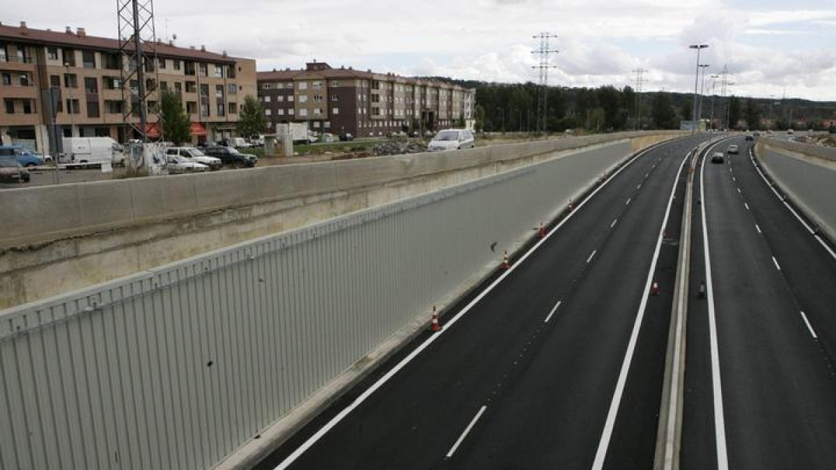 Paso subterráneo en la Ronda Este de León.