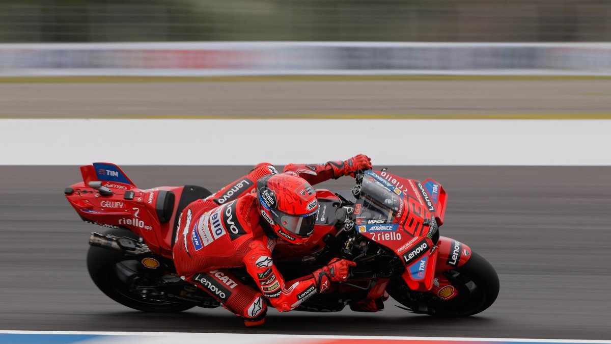 El piloto Marc Marquez participa este viernes, en un entrenamiento del Circuito de Termas de Rio Hondo en Santiago del Estero (Argentina). EFE/ Juan Ignacio Roncoroni