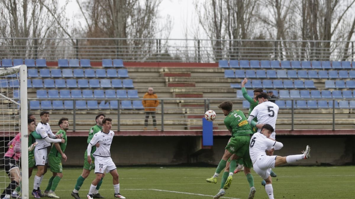 El Atlético Astorga se mostró más eficaz en ataque.