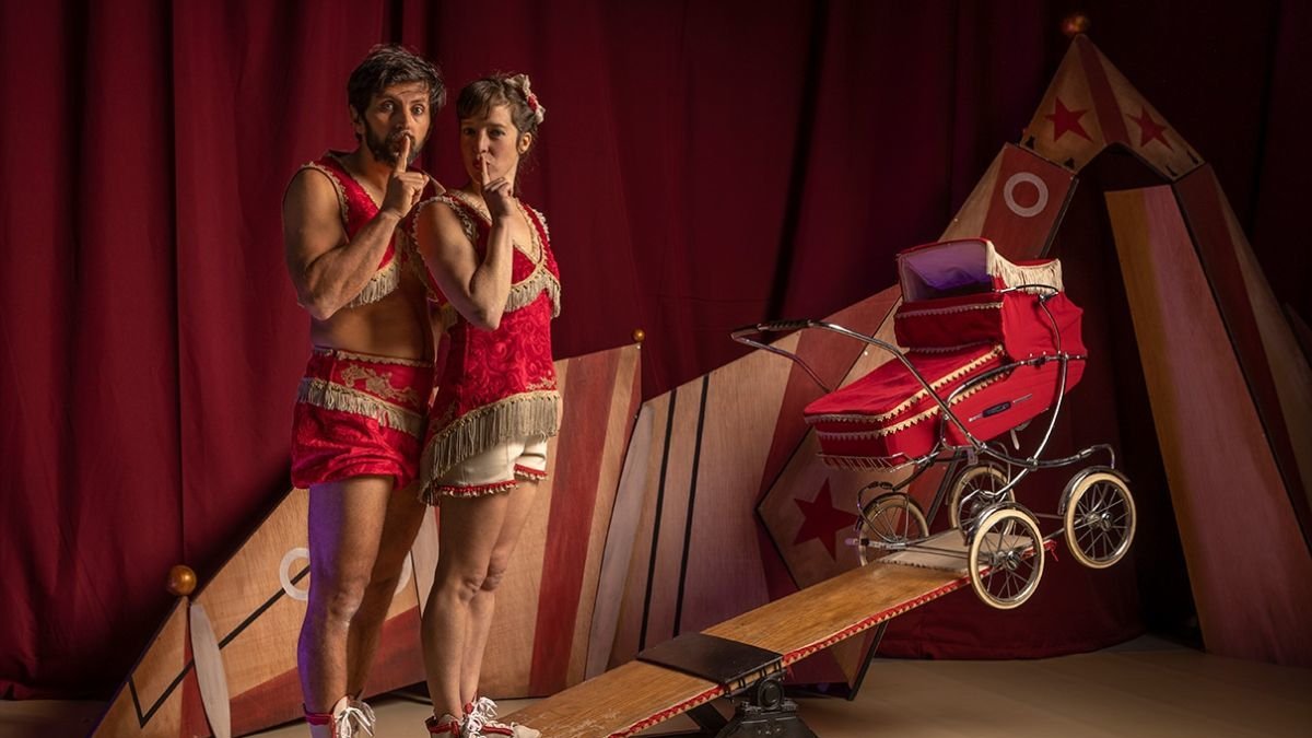 Carmine Piccolo y Claudia Ortiz, en una imagen de su espectáculo acrobático.