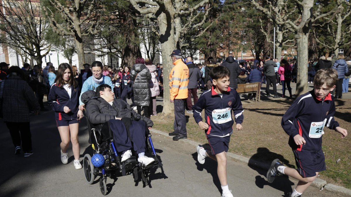 Un momento de la III Carrera Solidaria en el Parque de Los Reyes.