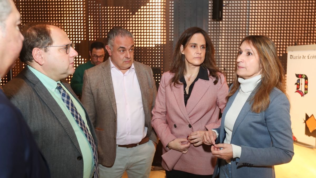 Torné, Carrera, Nieto, Adriana Ulibarri y Rocío Lucas.