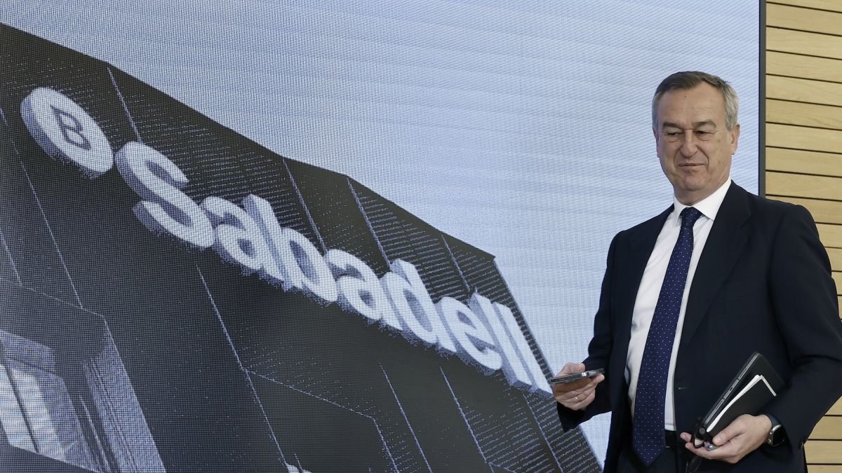 El consejero delegado de Banco Sabadell, César González-Bueno. ANDREU DALMAU