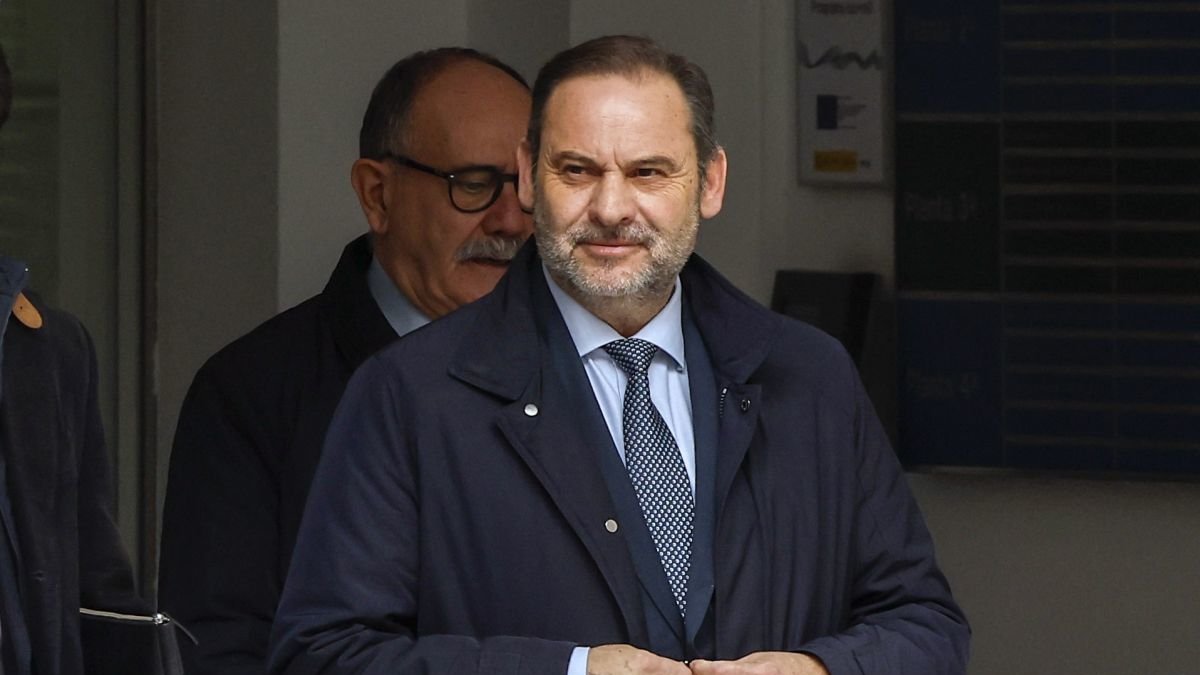 José Luis Ábalos sale del Supremo.