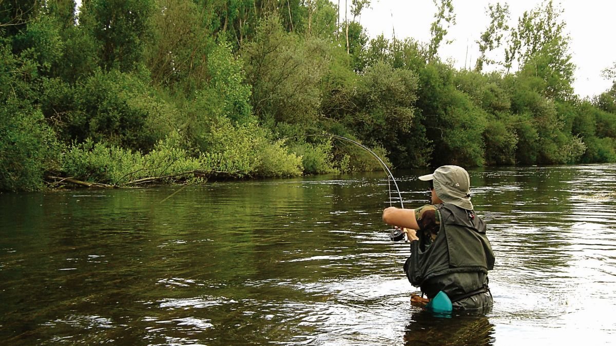 La temporada de pesca está a las puertas en León.