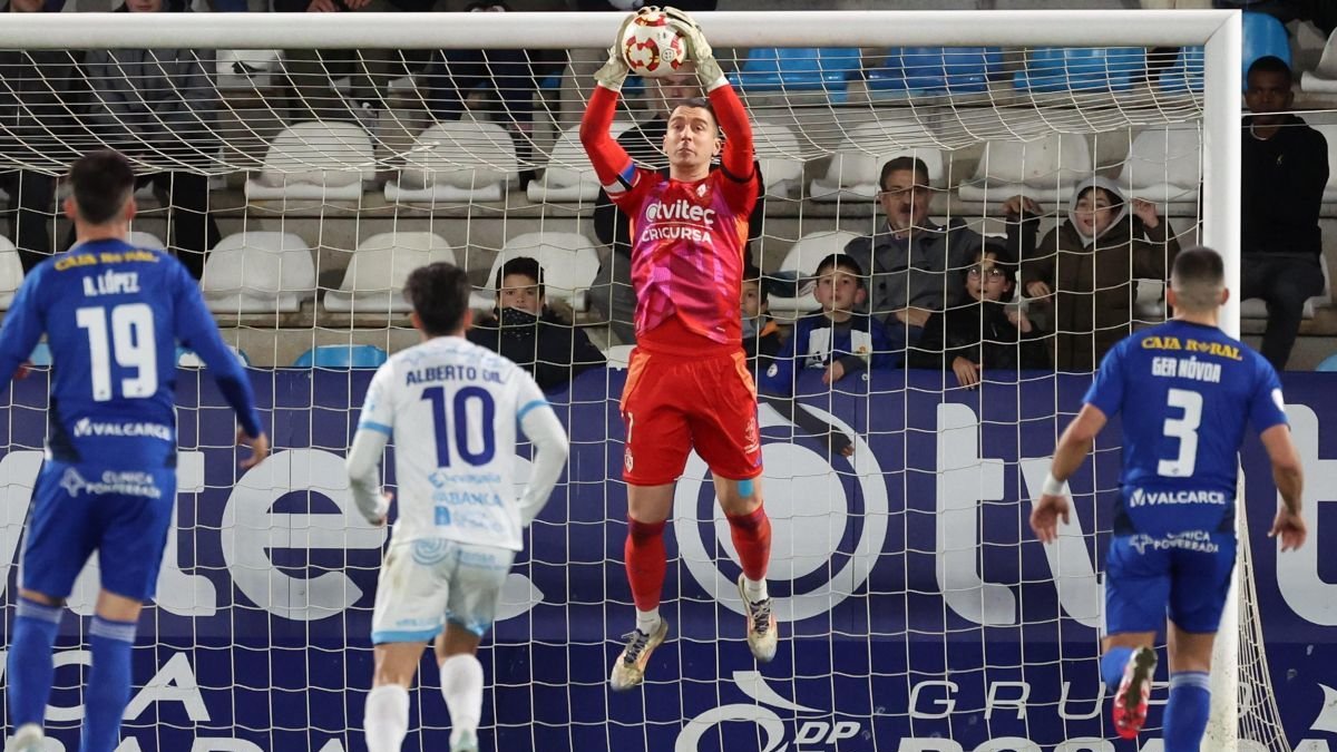 Andrés Prieto entrenó ayer con normalidad y todo apunta a que el domingo será titular.