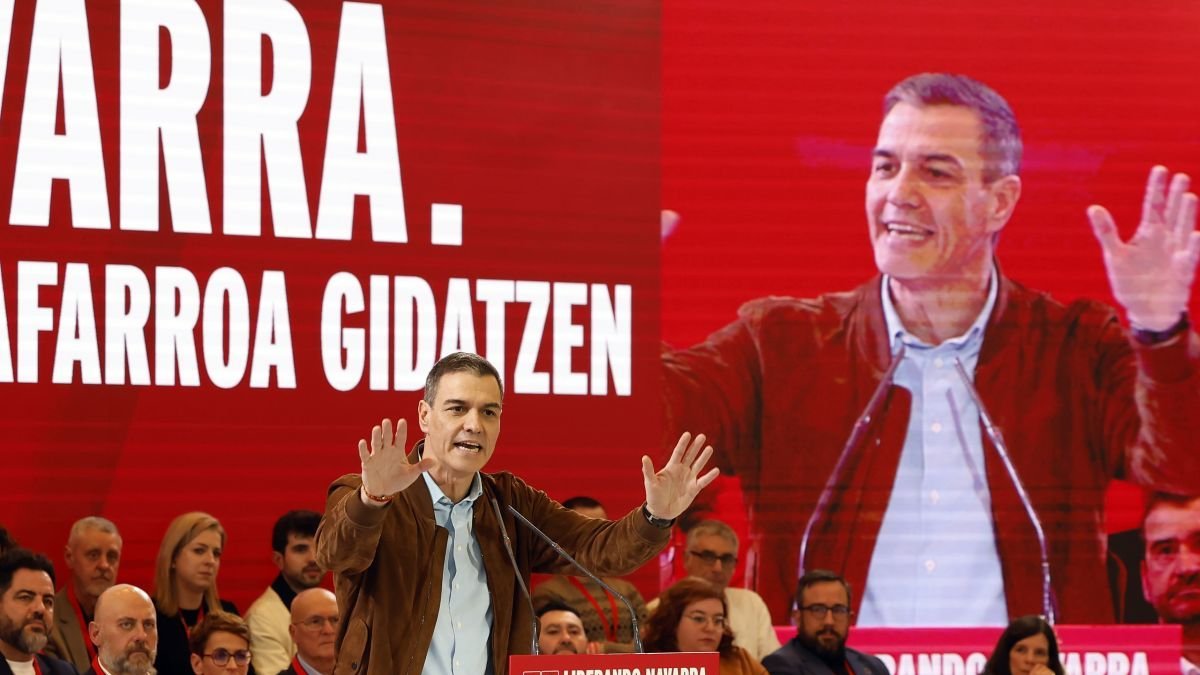 Pedro Sánchez ayer, en el congreso de PSN con el lema «Liderando Navarra