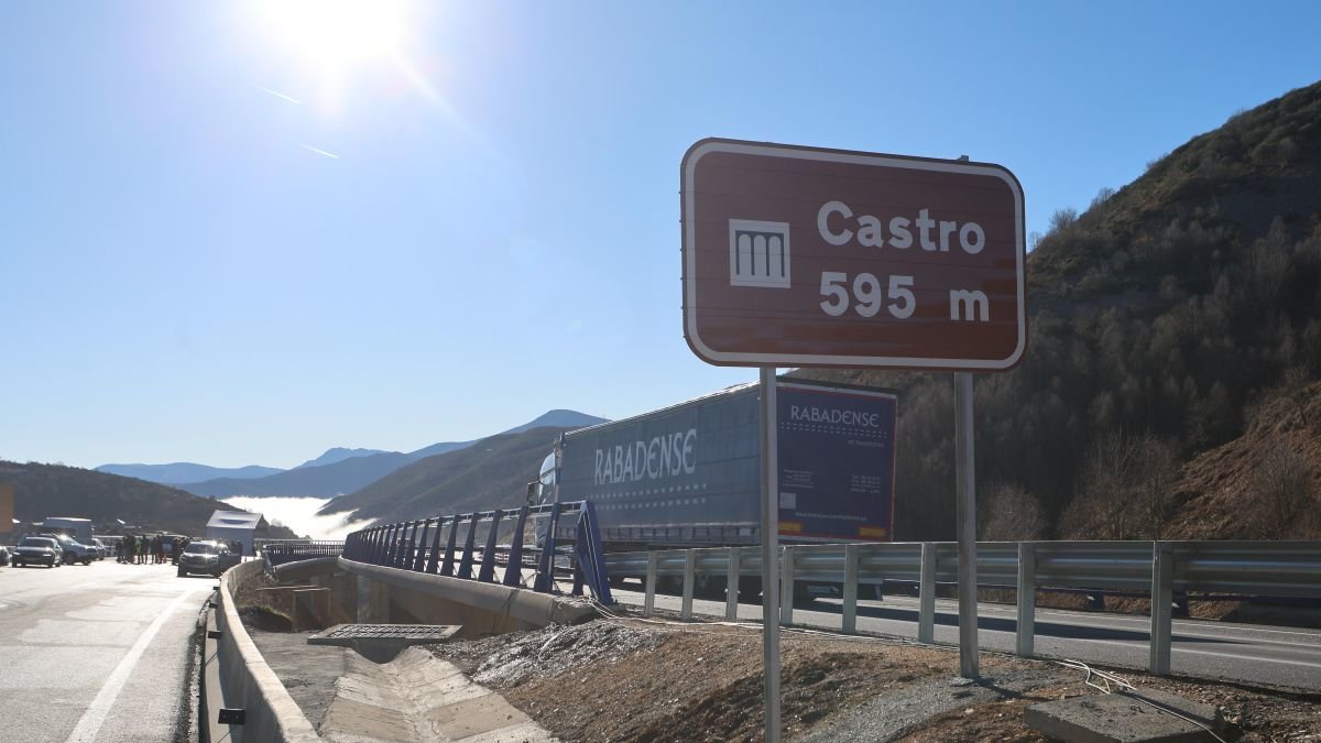 Imagen del pasado 30 de diciembre, cuando se abrió al tráfico el viaducto de El Castro tras la inauguración oficial de tres carriles.