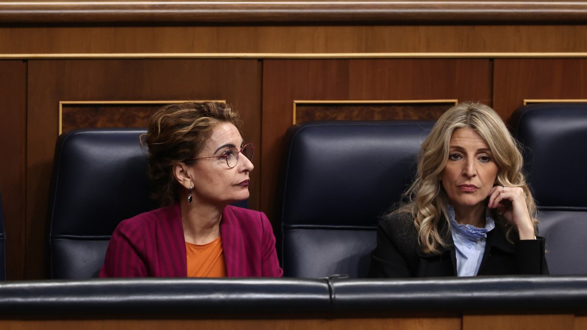 María Jesús Montero y Yolanda Díaz en el Congreso de los Diputados.