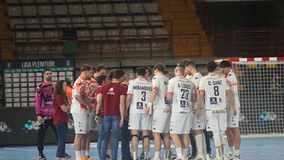 El Abanca Ademar regresa esta tarde al Palacio de Deportes para recibir al Barcelona.