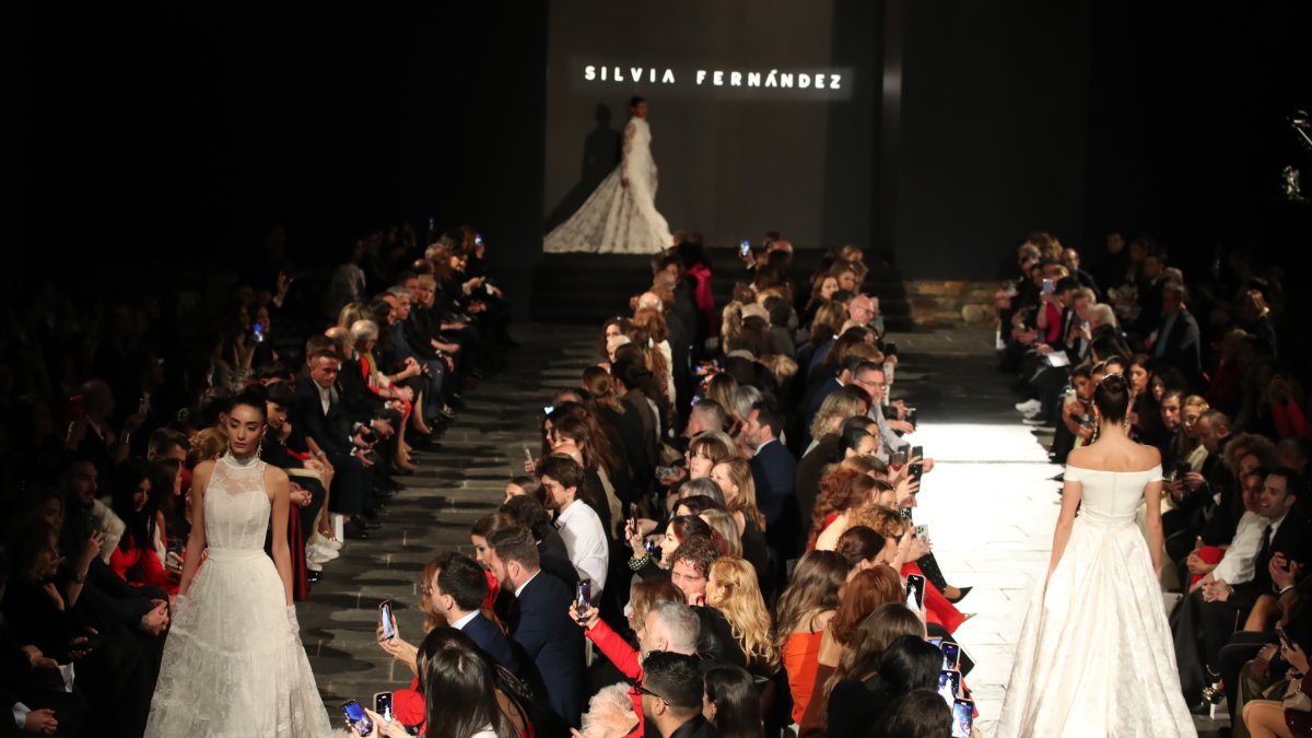 Desfile con la nueva colección de Silvia Fernández en el Castillo de Ponferrada.
