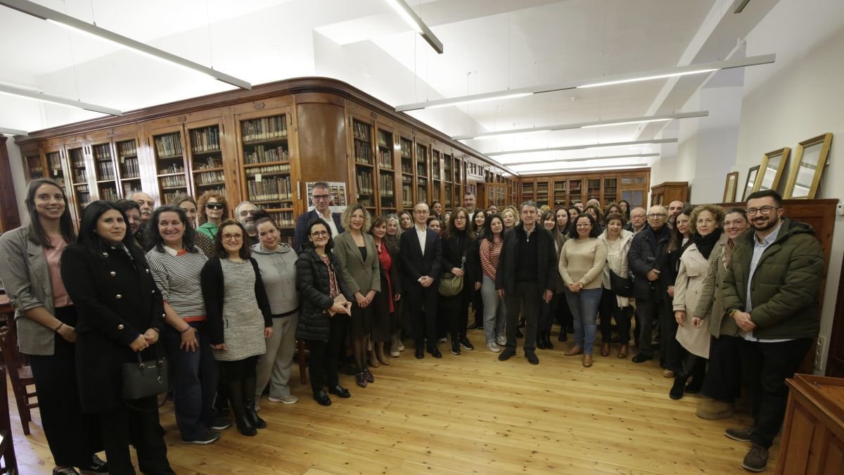 Foto de familia del encuentro de la Fundación Alimerka con entidades sociales.