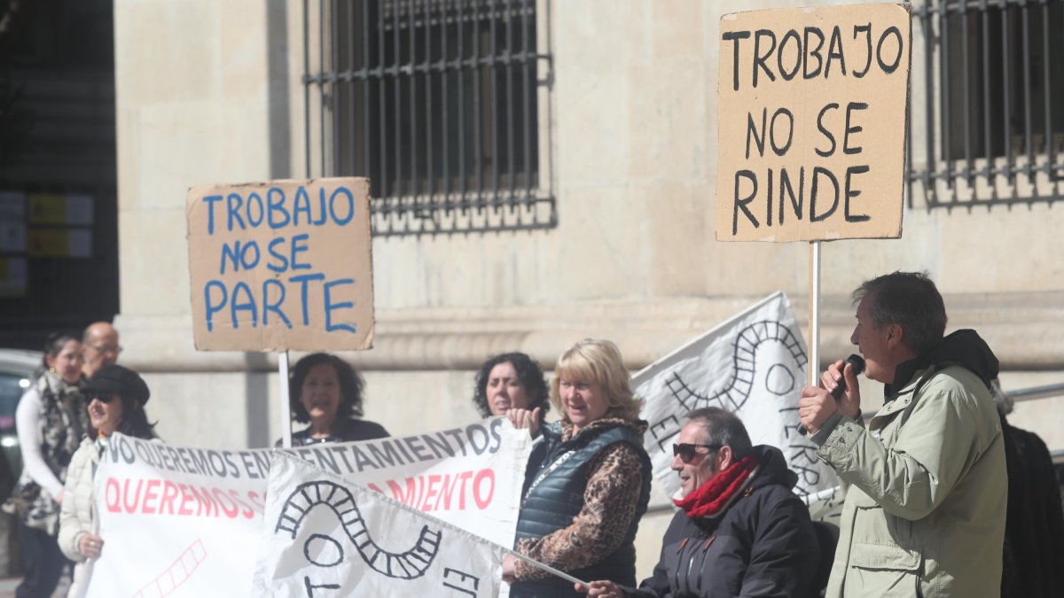 Protesta de los vecinos de Trobajo del Camino ante Subdelegación.