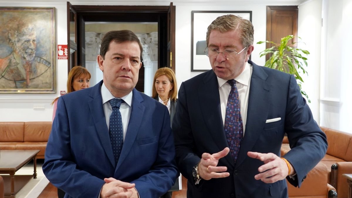 El presidente de la Junta con Isidoro J. Alanís.