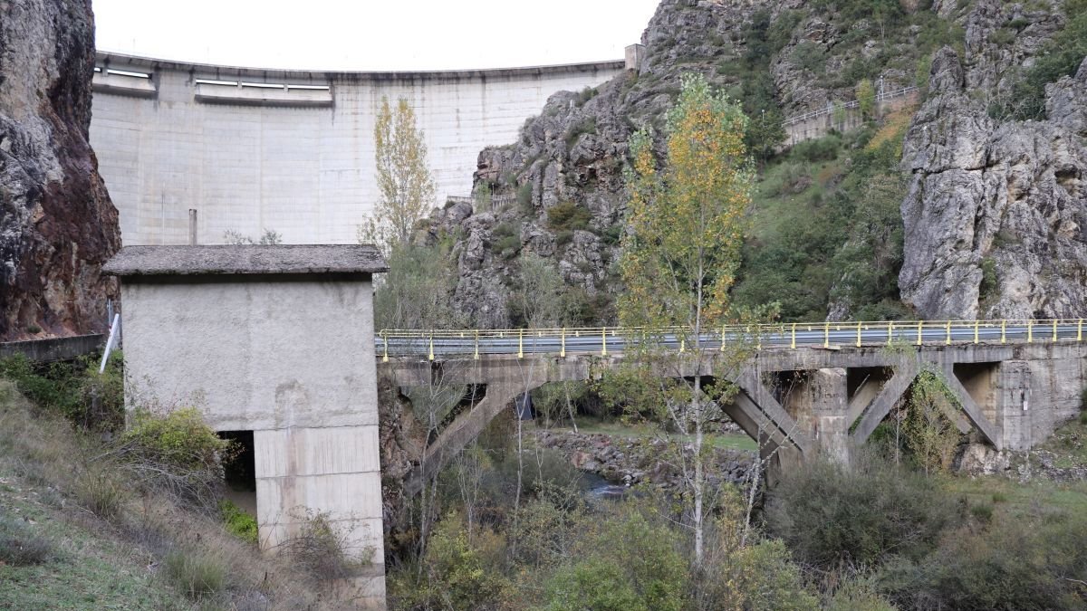 Actual puente de Remolina al pie de la presa de Riaño.