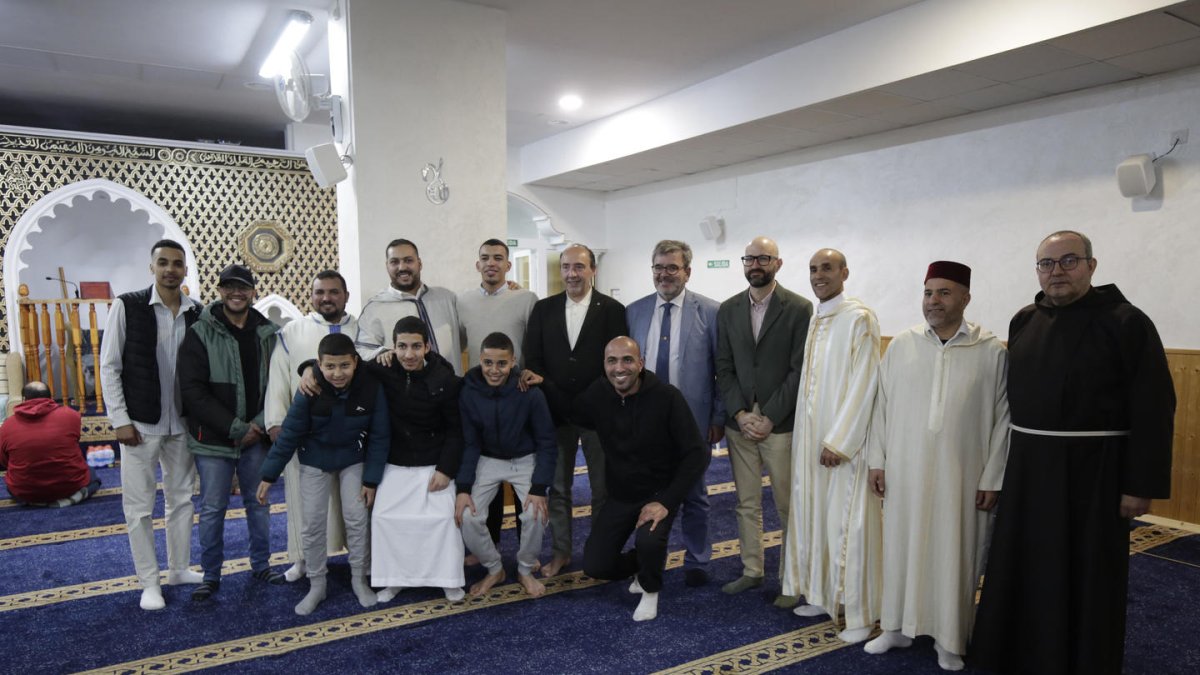 El rezo del iftar y la comida típica del ramadán.