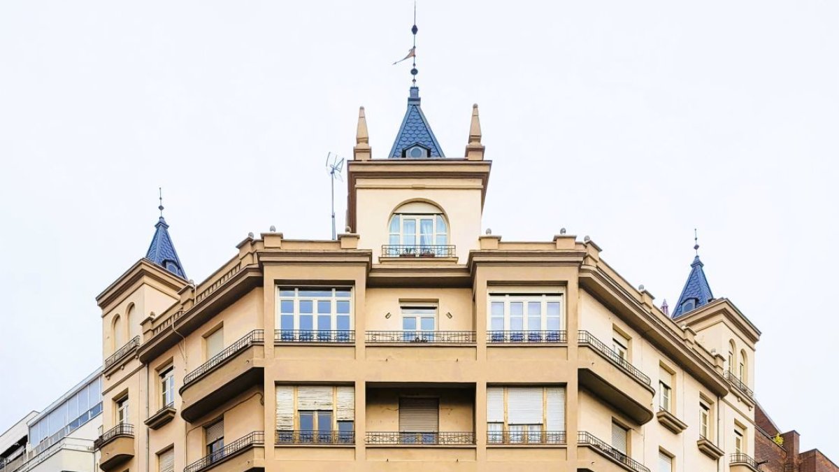 C/ Juan Madrazo, número 14.