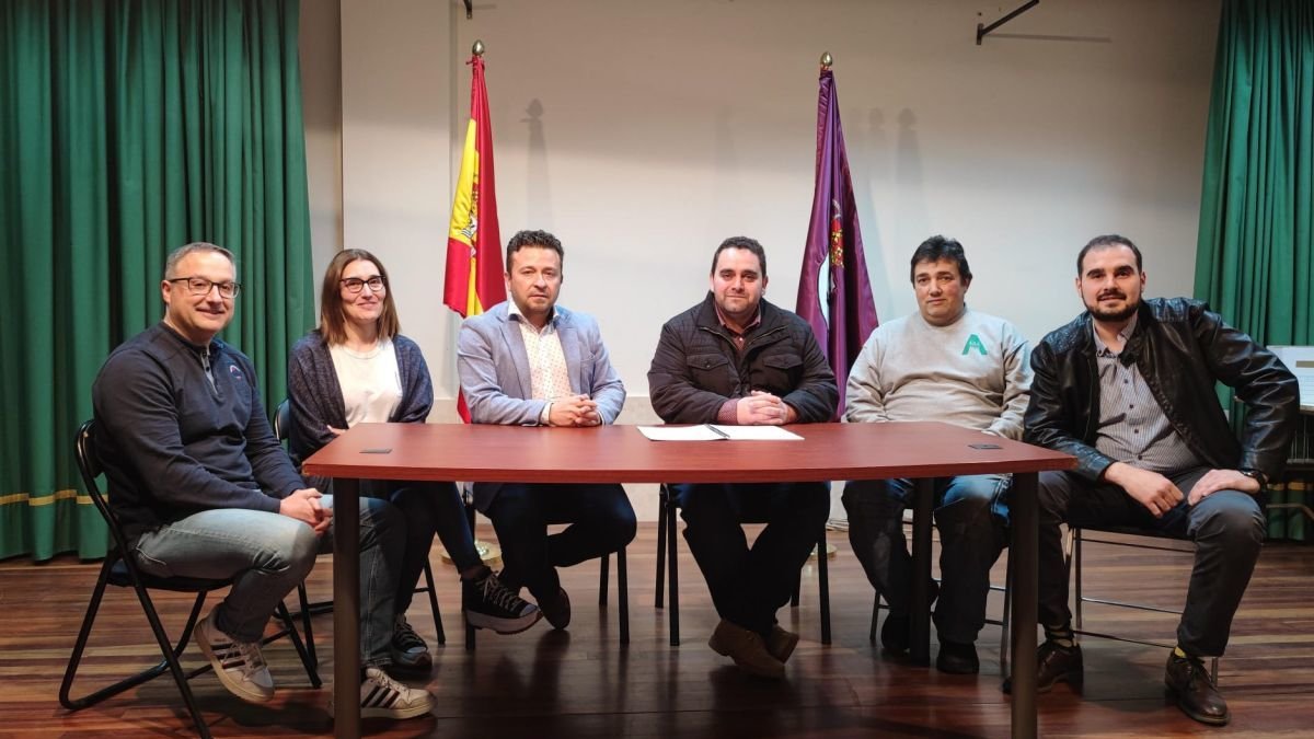 Parte de la reunión entre Asemac y los representantes de San Justo de la Vega.