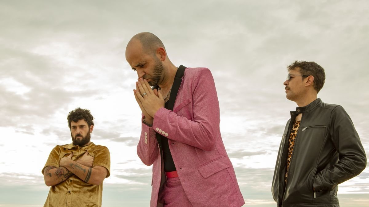 Adrián Cavero, David Verderón y Richard Majo son Catalina Grande Piñón Pequeño. Presentan su disco 'Música para mastines'.