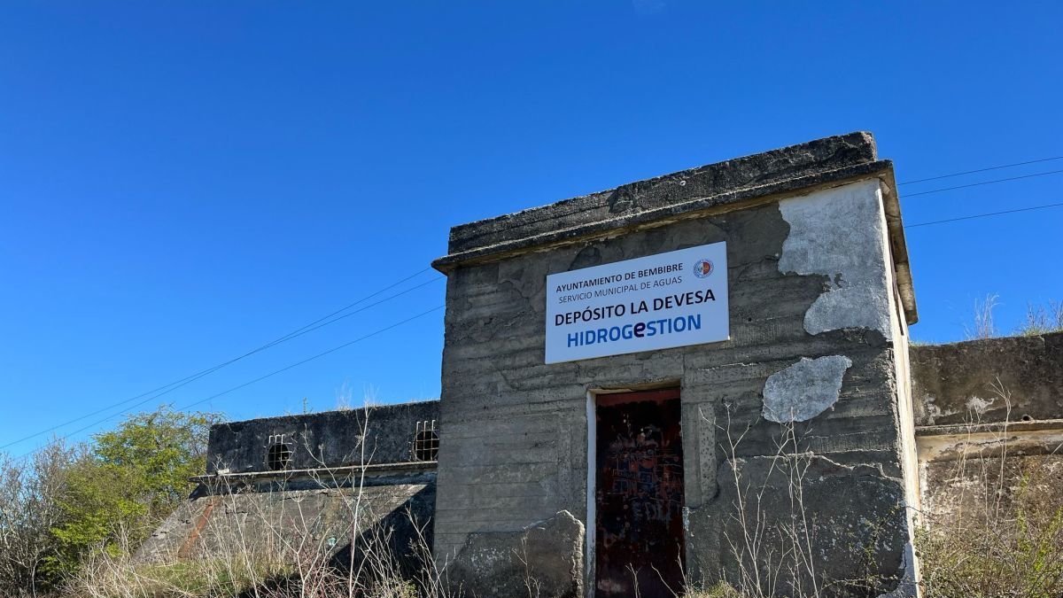 Depósito de agua de La Devesa, en Bembibre, que necesitaría inversiones.