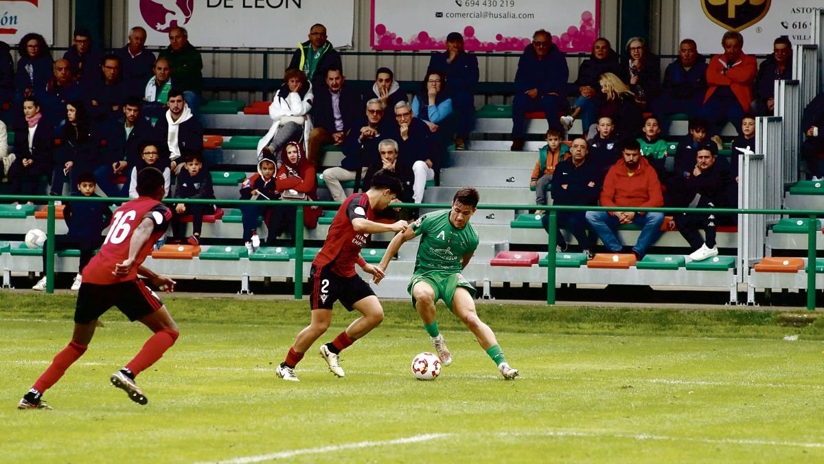 El equipo maragato juega este sábado un partido clave frente al Burgos Promesas.