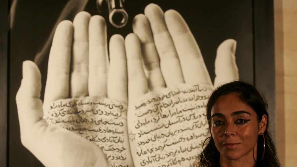 Imagen de la artista Shirin Neshat en el Musac con ‘Te last word’.