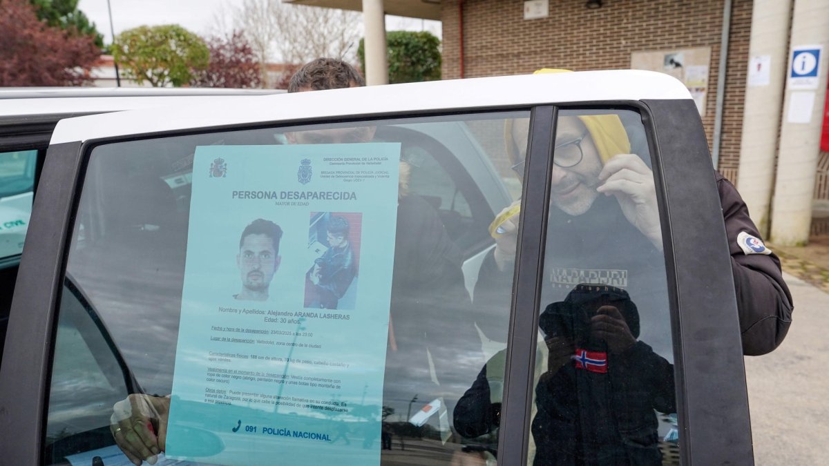 Imagen de archivo (05/04/2025) de las labores de búsqueda de Alejandro Aranda Lasheras, el joven vulnerable desaparecido hace diez días en Valladolid, este sábado en Laguna de Duero.EFE/ Nacho Gallego