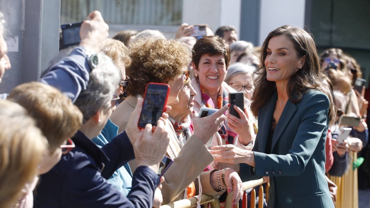 Letizia posó para los leoneses que la esperaron antes de que comenzara el Congres Fest.