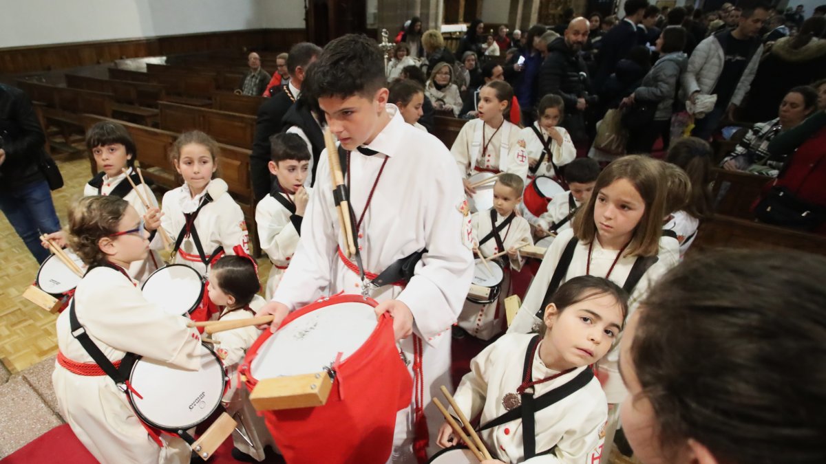 La Basílica de la Encina acogió la miniprocesión, debido a la lluvia.