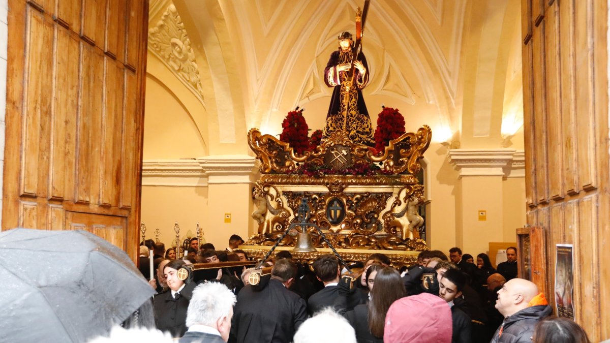 Procesión de Sábado Santo en La Bañeza.