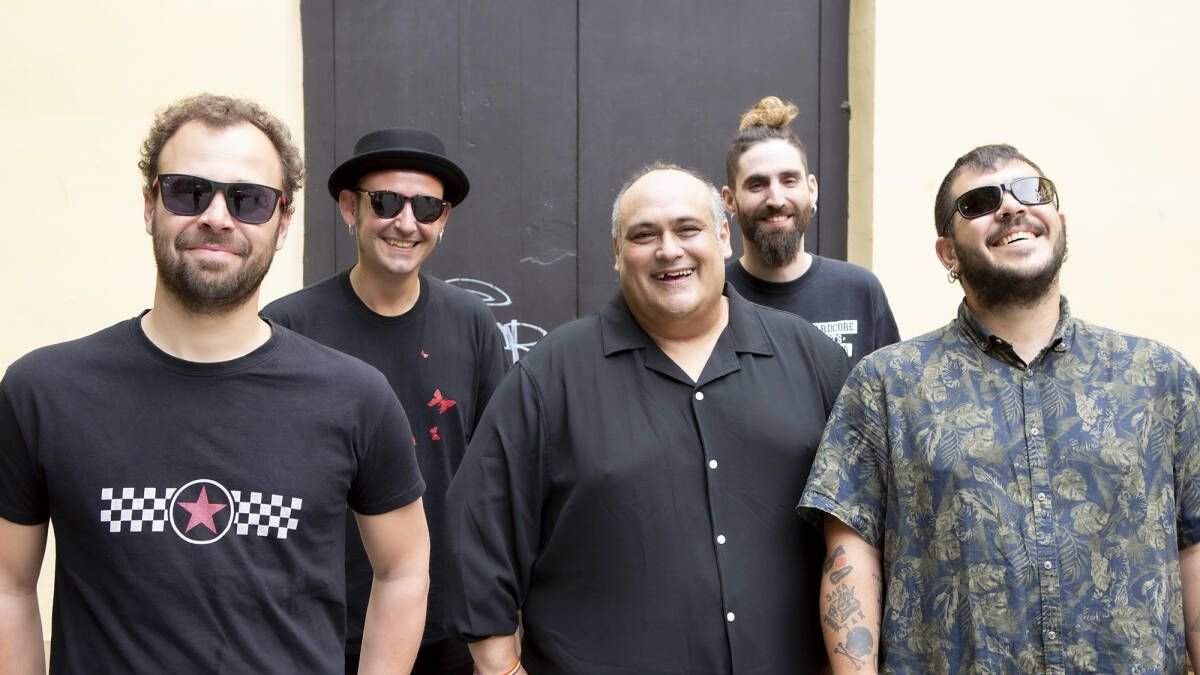 Los integrantes de la banda de rock Benito Kamelas.