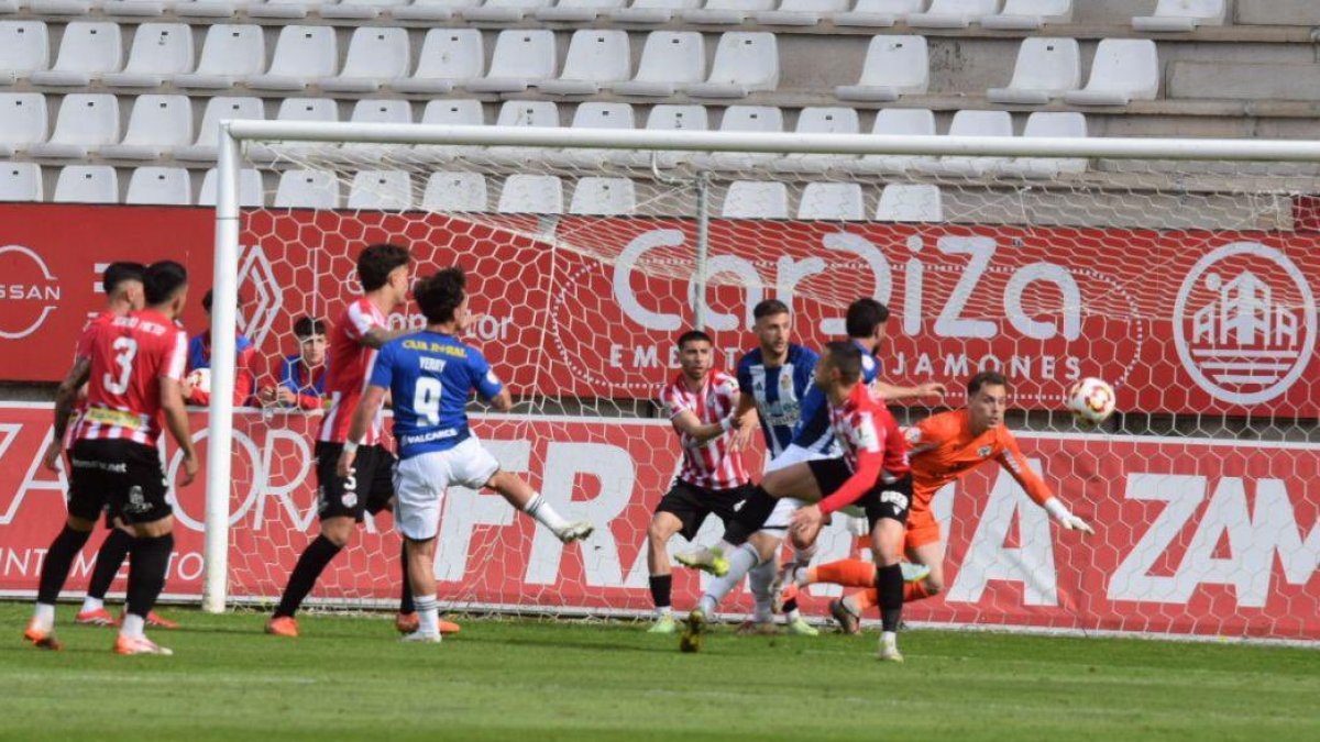 La Deportiva consiguió un triunfo vital.