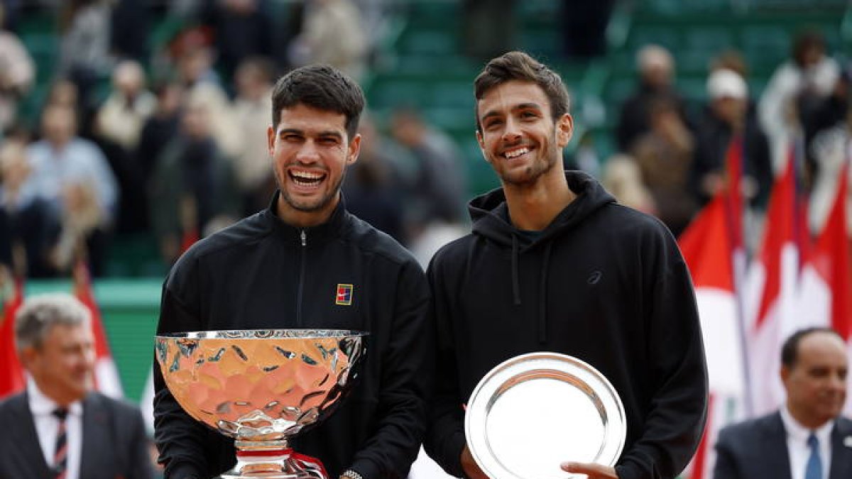 Carlos Alcaraz y el italiano Lorenzo Musetti.